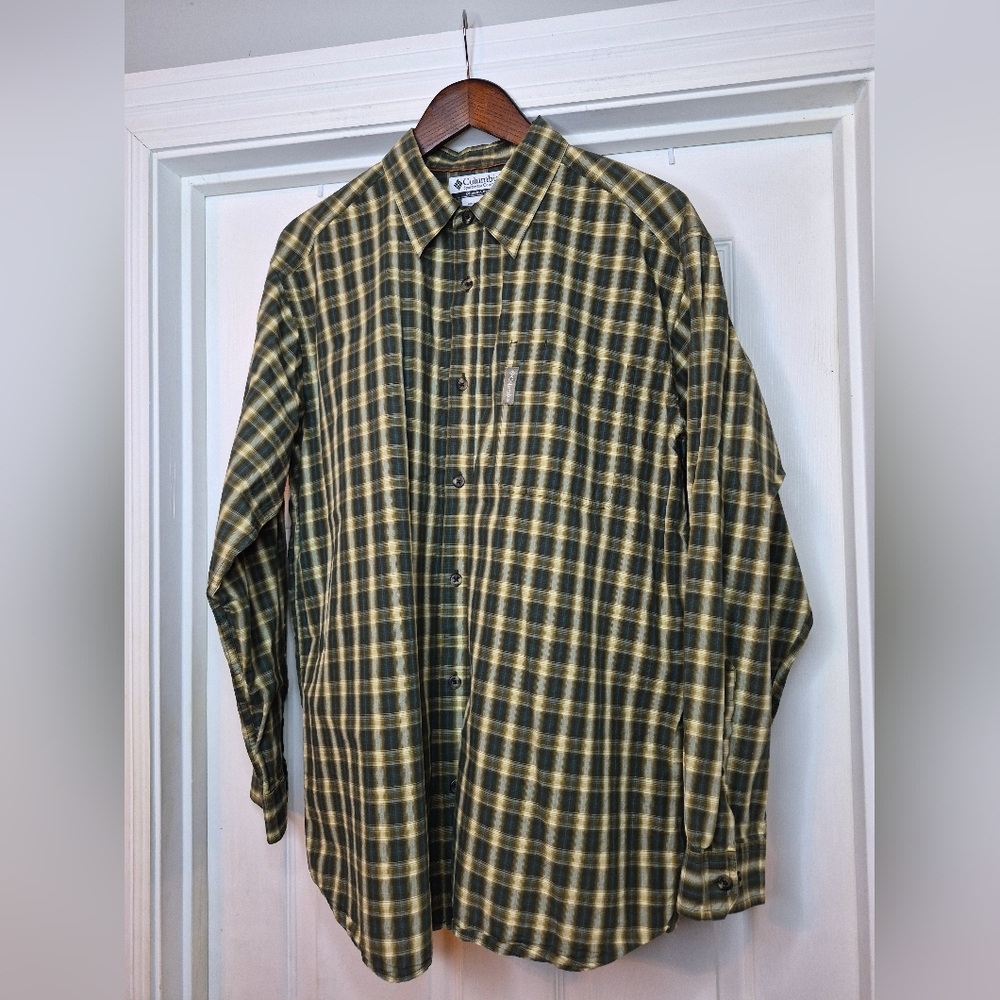 Columbia Men’s Green Plaid Long-Sleeve Button-Up Shirt Size Large